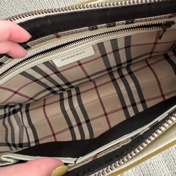 BURBERRY White Leather Shoulder Bag - Picture 12 of 14